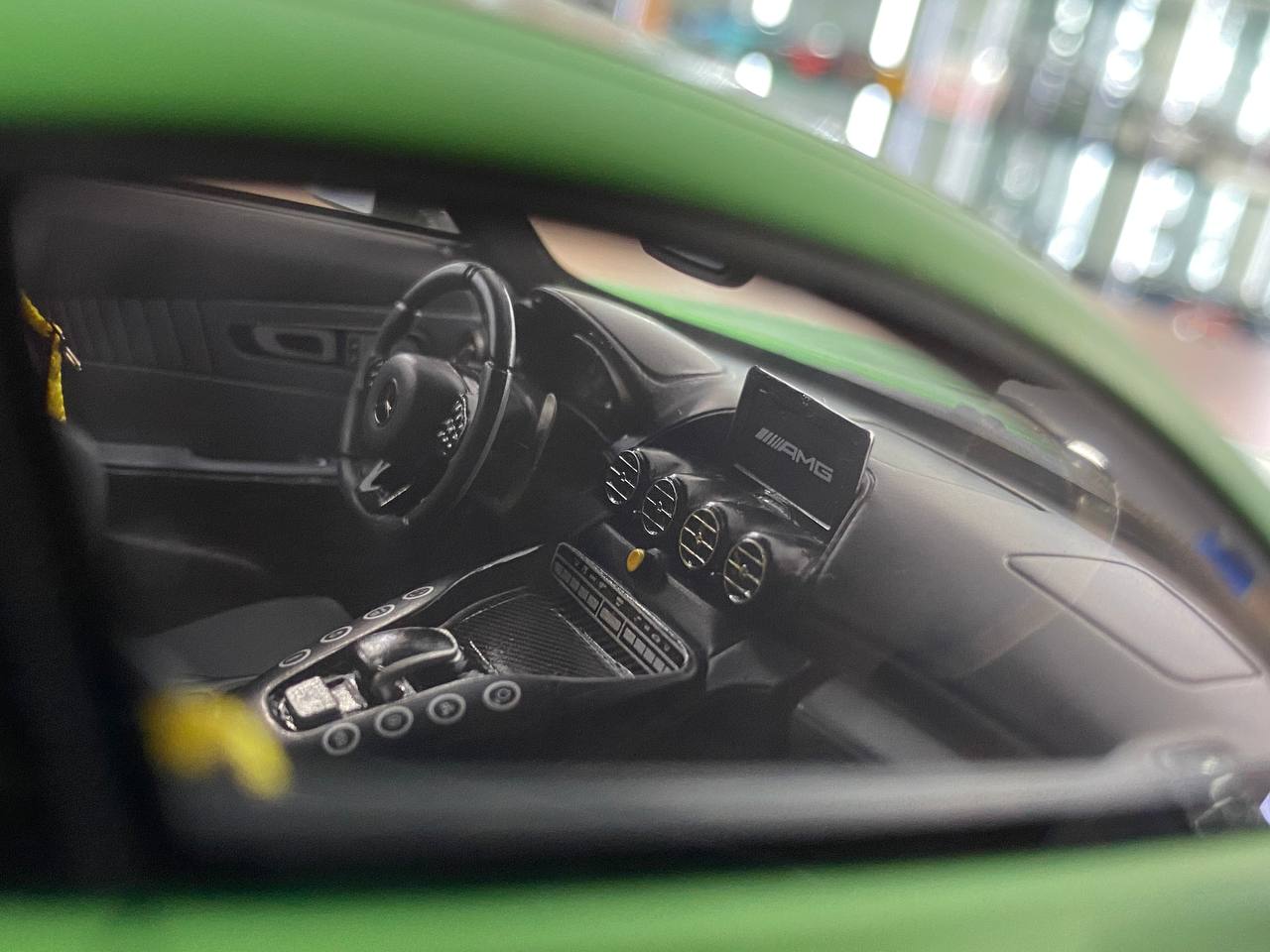 1/18 Resin Model GT Spirit Mercedes Benz AMG GT R V8 Biturbo 2017 – Green – Limited 999 pcs