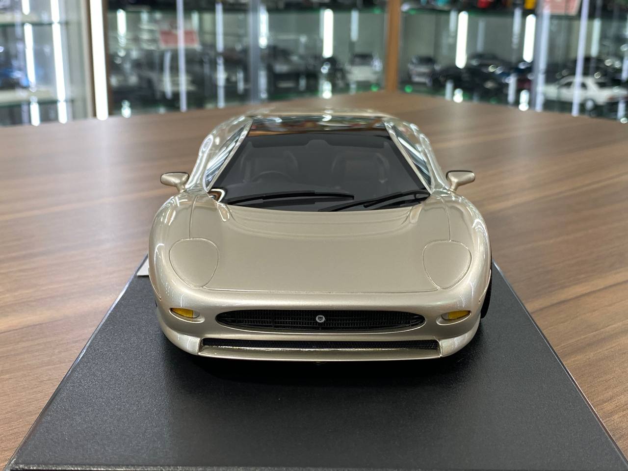 1/18 Resin Model GT Spirit Jaguar XJ220 1992 – Gold – Limited Edition