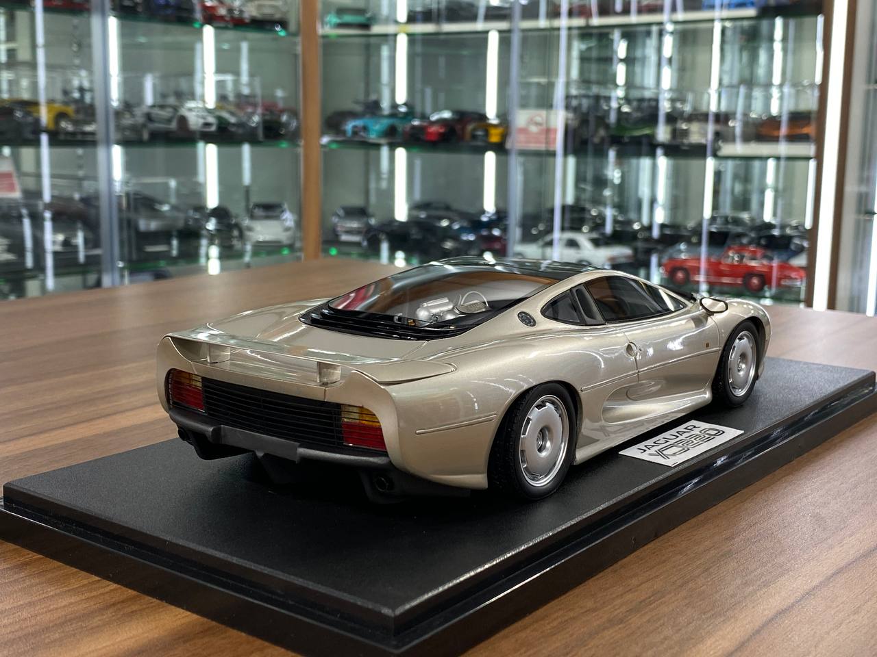 1/18 Resin Model GT Spirit Jaguar XJ220 1992 – Gold – Limited Edition