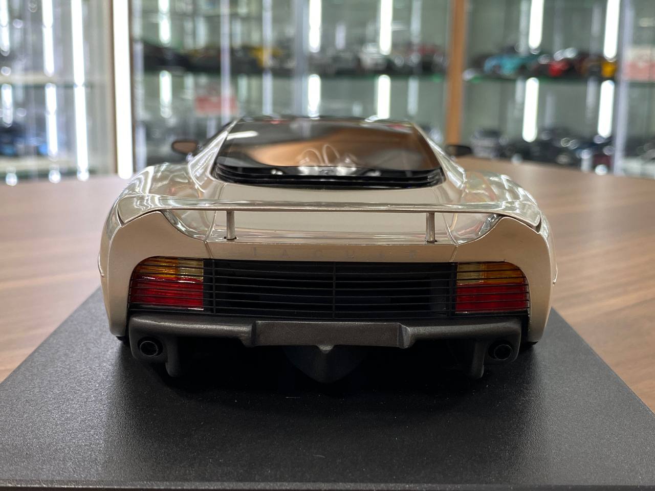1/18 Resin Model GT Spirit Jaguar XJ220 1992 – Gold – Limited Edition