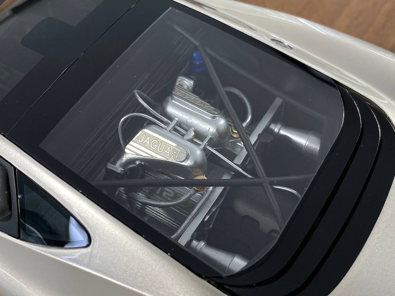 1/18 Resin Model GT Spirit Jaguar XJ220 1992 – Gold – Limited Edition