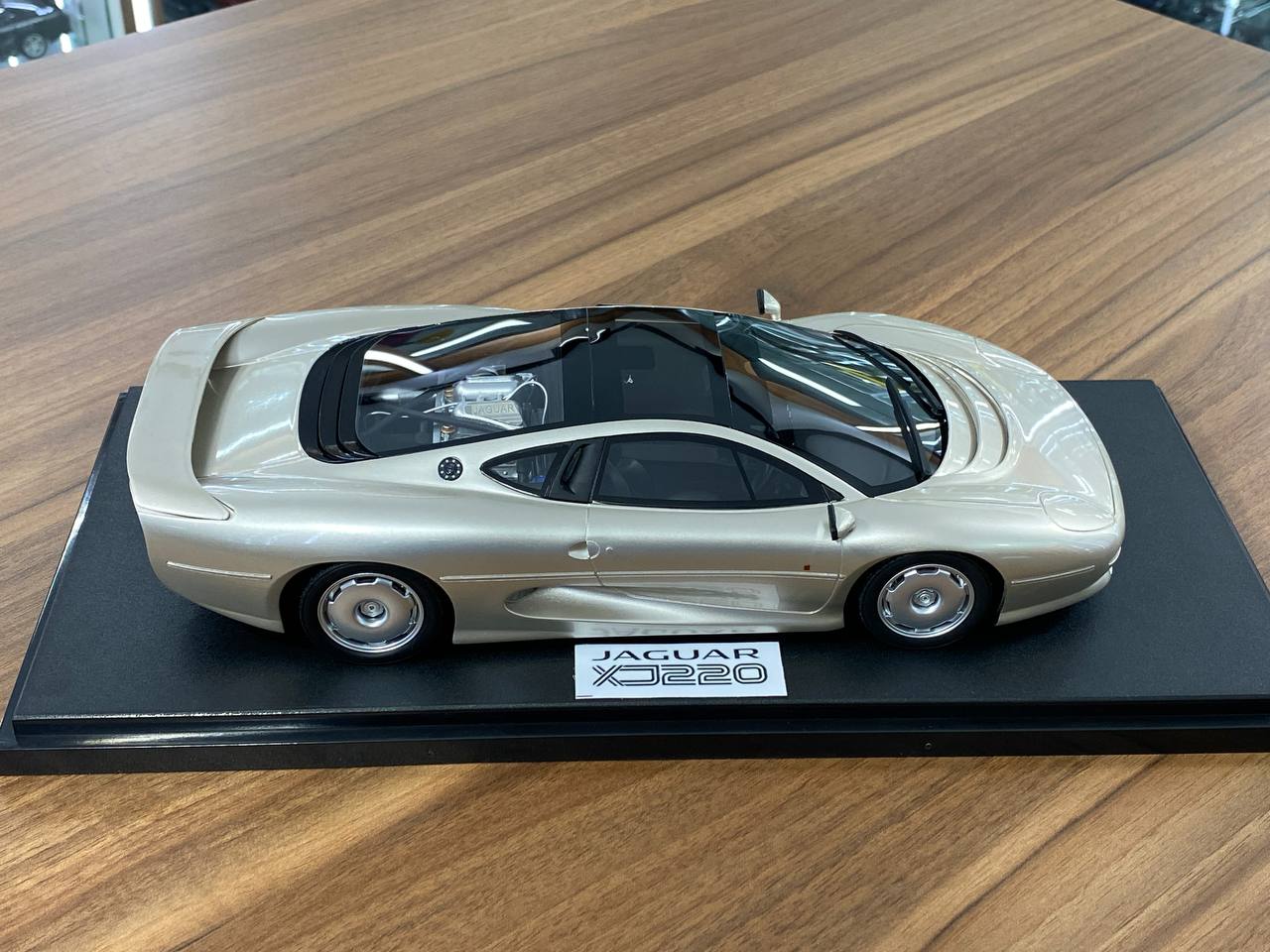1/18 Resin Model GT Spirit Jaguar XJ220 1992 – Gold – Limited Edition