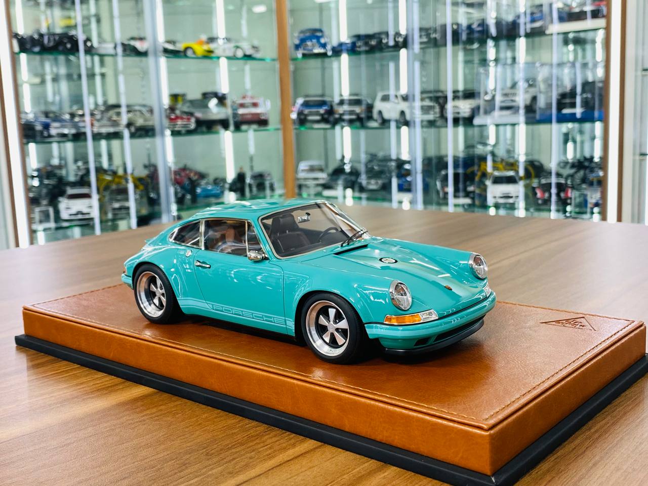 1/18 Resin Model - Make Up Porsche Singer 911 (964) Coupe (Malachite Green)