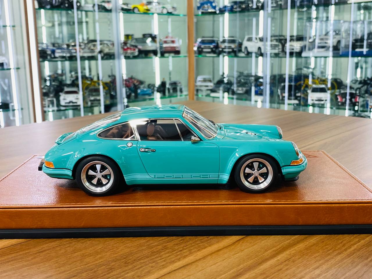 1/18 Resin Model - Make Up Porsche Singer 911 (964) Coupe (Malachite Green)