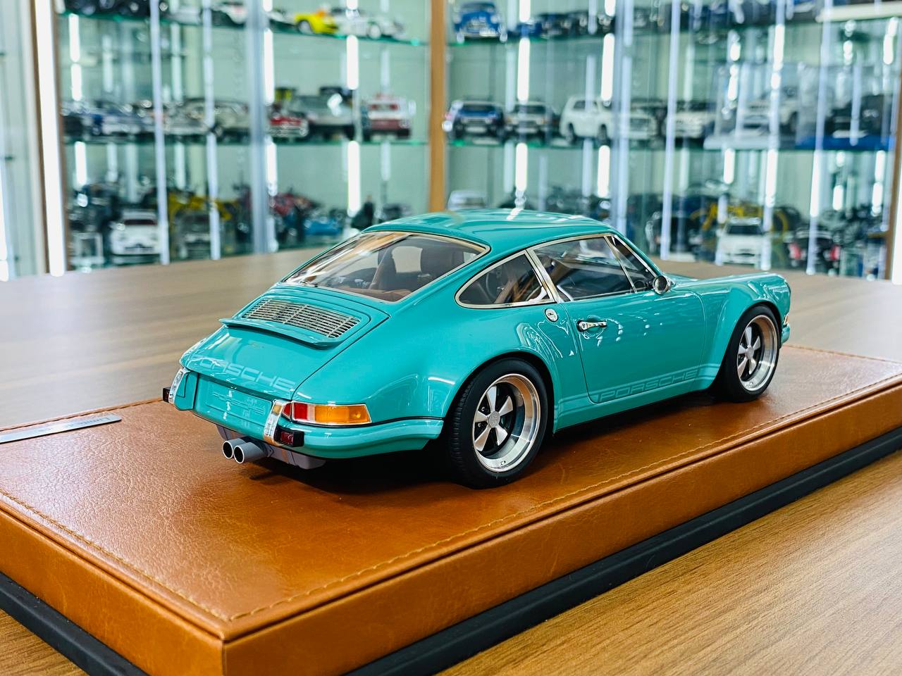 1/18 Resin Model - Make Up Porsche Singer 911 (964) Coupe (Malachite Green)