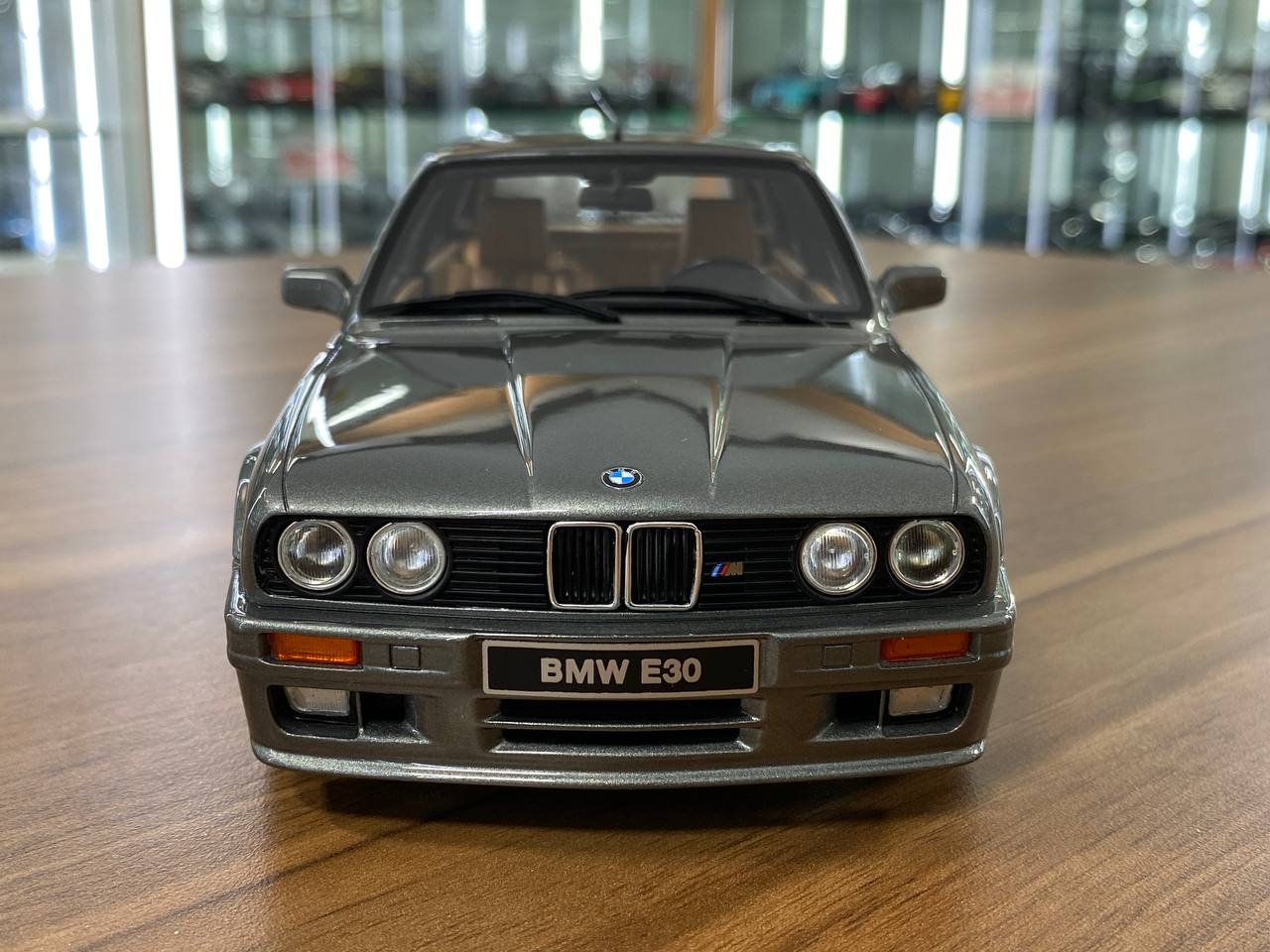 1/18 Resin BMW 325i E30 Touring M Pack 1991 - Grey by OttOMobile - Limited 3000 pcs
