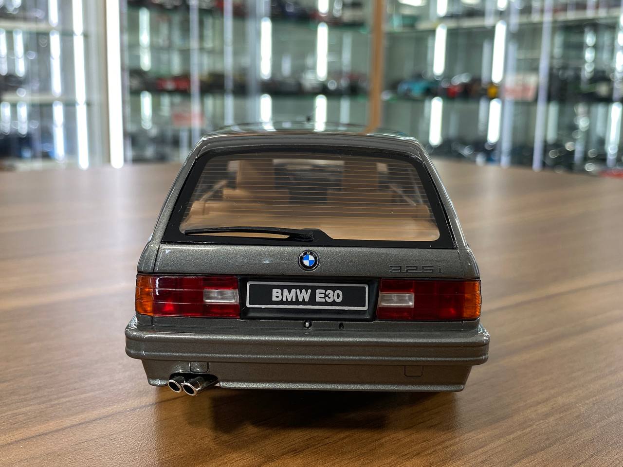1/18 Resin BMW 325i E30 Touring M Pack 1991 - Grey by OttOMobile - Limited 3000 pcs