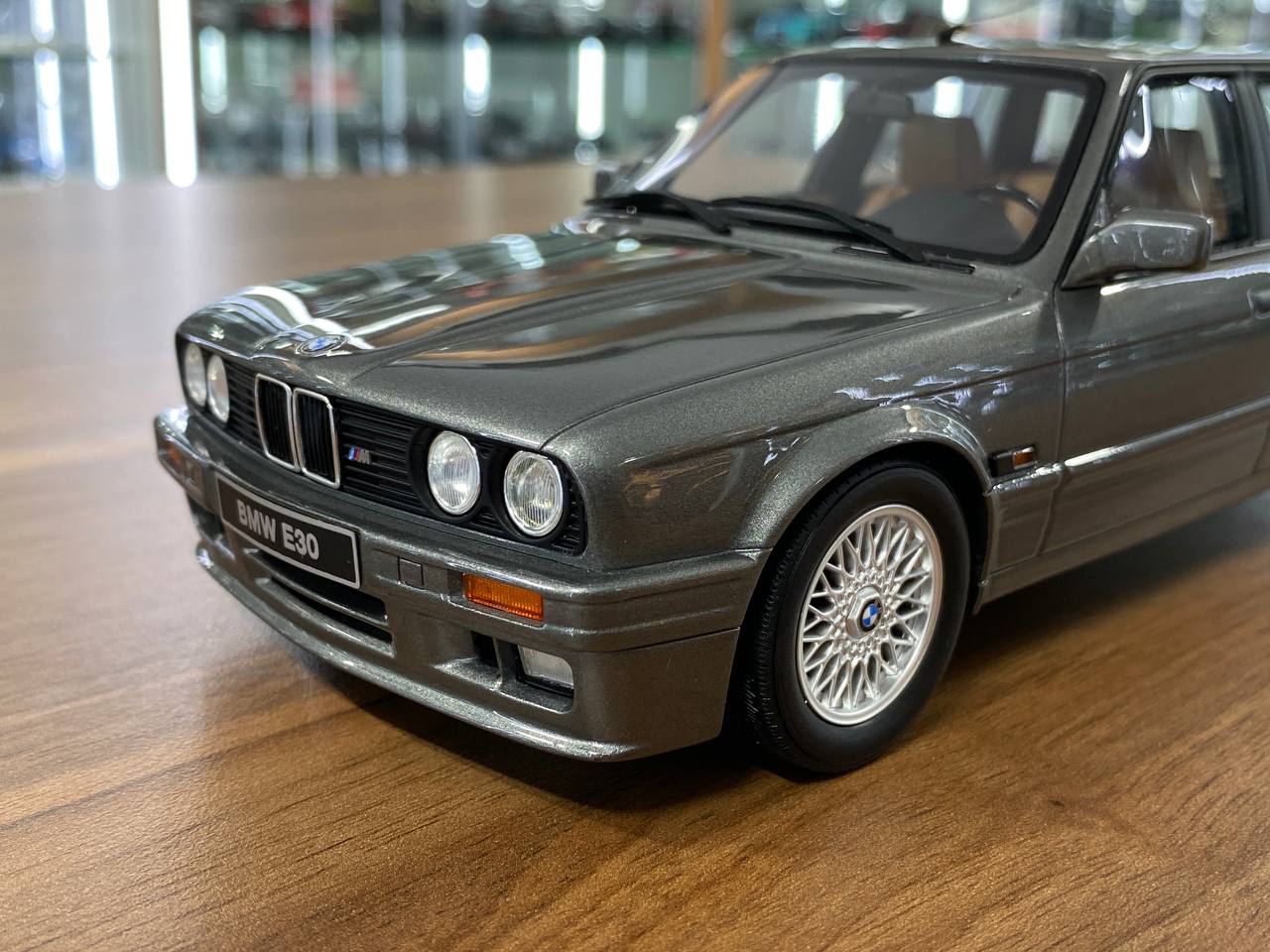 1/18 Resin BMW 325i E30 Touring M Pack 1991 - Grey by OttOMobile - Limited 3000 pcs