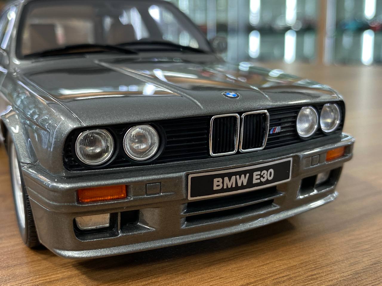 1/18 Resin BMW 325i E30 Touring M Pack 1991 - Grey by OttOMobile - Limited 3000 pcs