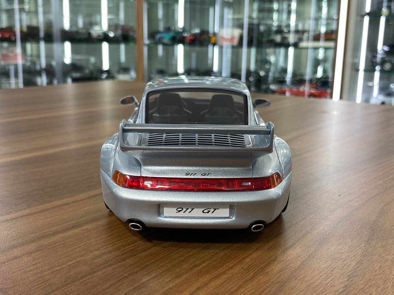 1/18 Resin Porsche 911 (993) GT 1995 - Silver by GT Spirit - Limited 504 pcs