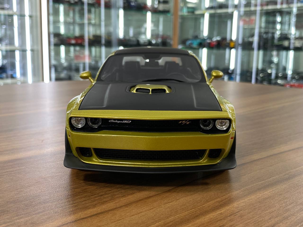 1/18 Resin GT Spirit Dodge Challenger R/T 50th Anniversary 2020 Gold / matt black Limited 999 pcs