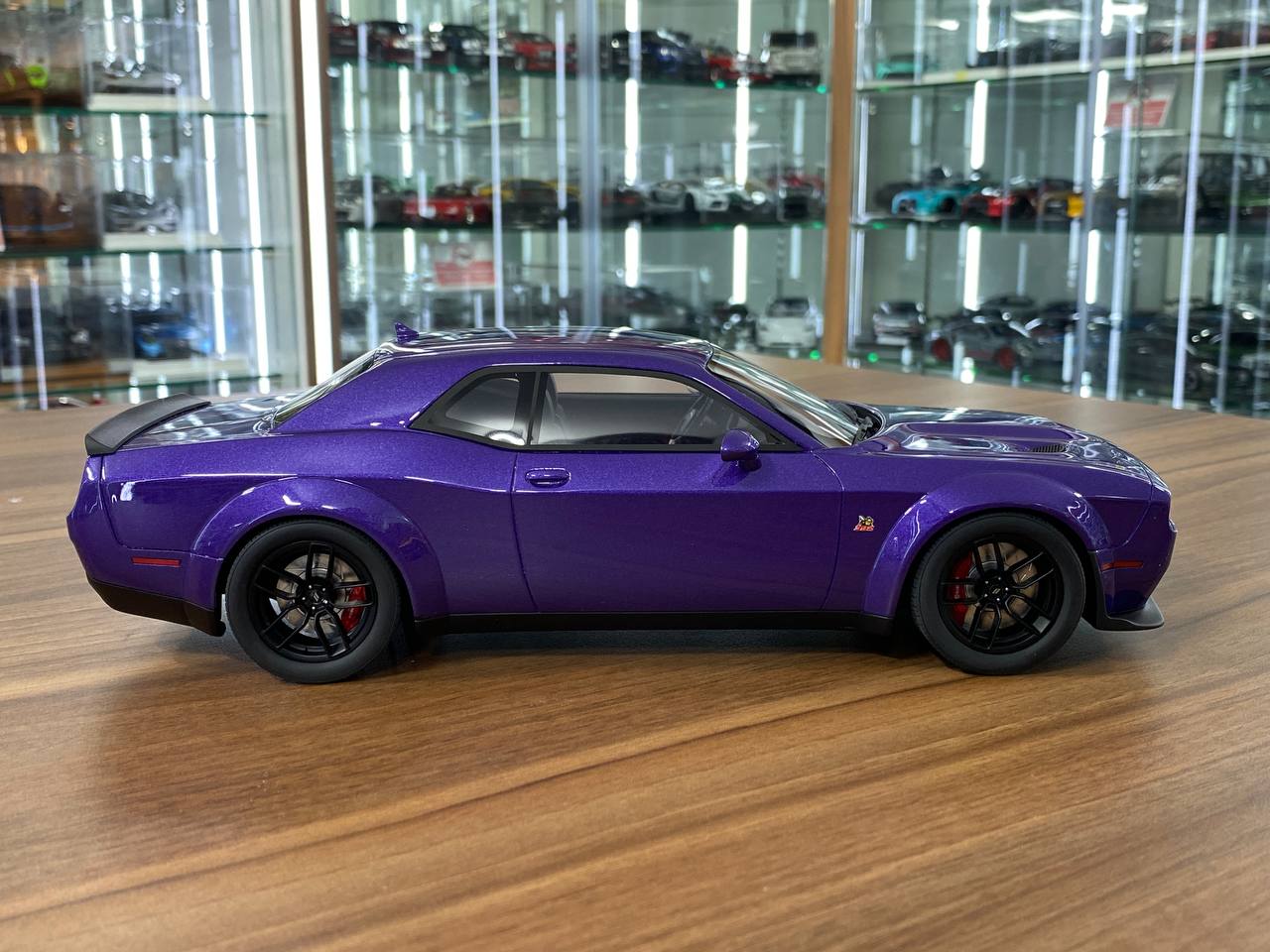 1/18 Resin Dodge Challenger R/T Scat Pack Widebody 2019 Purple Limited Edition