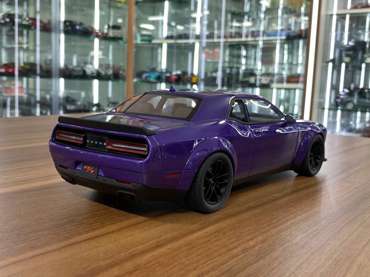1/18 Resin Dodge Challenger R/T Scat Pack Widebody 2019 Purple Limited Edition