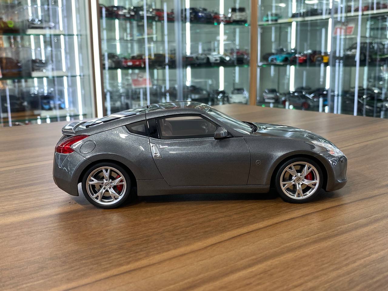 1/18 Resin Nissan 370Z Coupe 2009 Grey by GT Spirit - Limited 2000 pcs