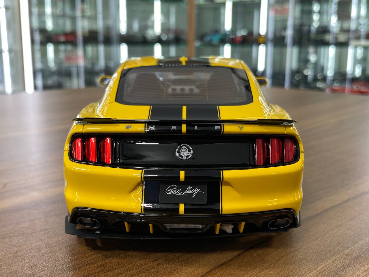 1/18 Resin GT Spirit FORD Mustang Shelby GT 2015 Yellow / Black stripes Limited 1050 pcs