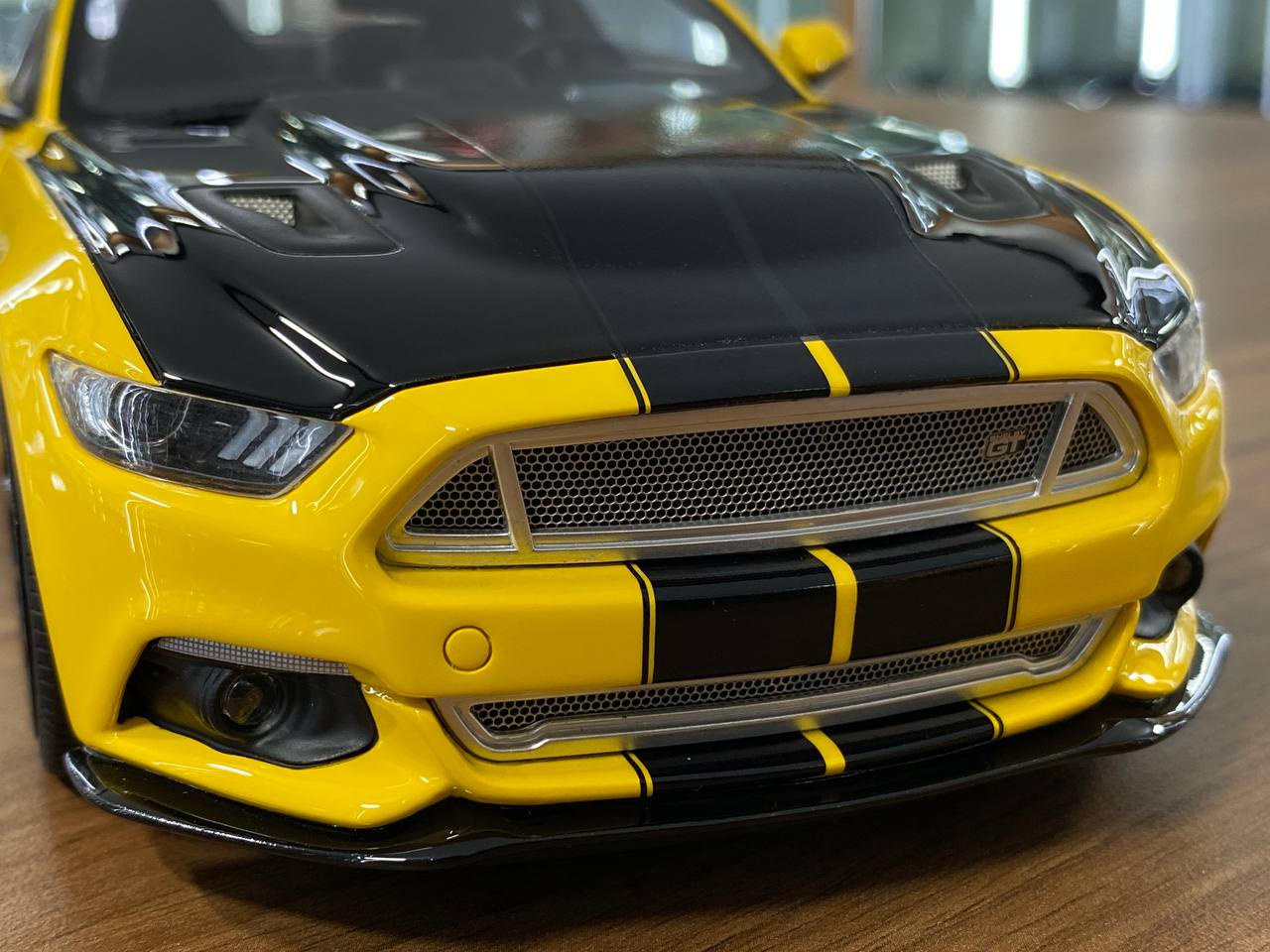 1/18 Resin GT Spirit FORD Mustang Shelby GT 2015 Yellow / Black stripes Limited 1050 pcs
