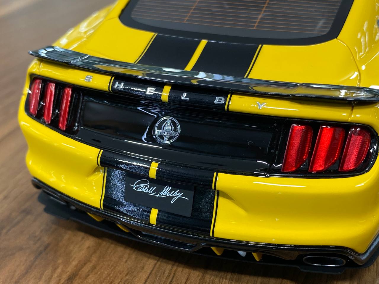 1/18 Resin GT Spirit FORD Mustang Shelby GT 2015 Yellow / Black stripes Limited 1050 pcs
