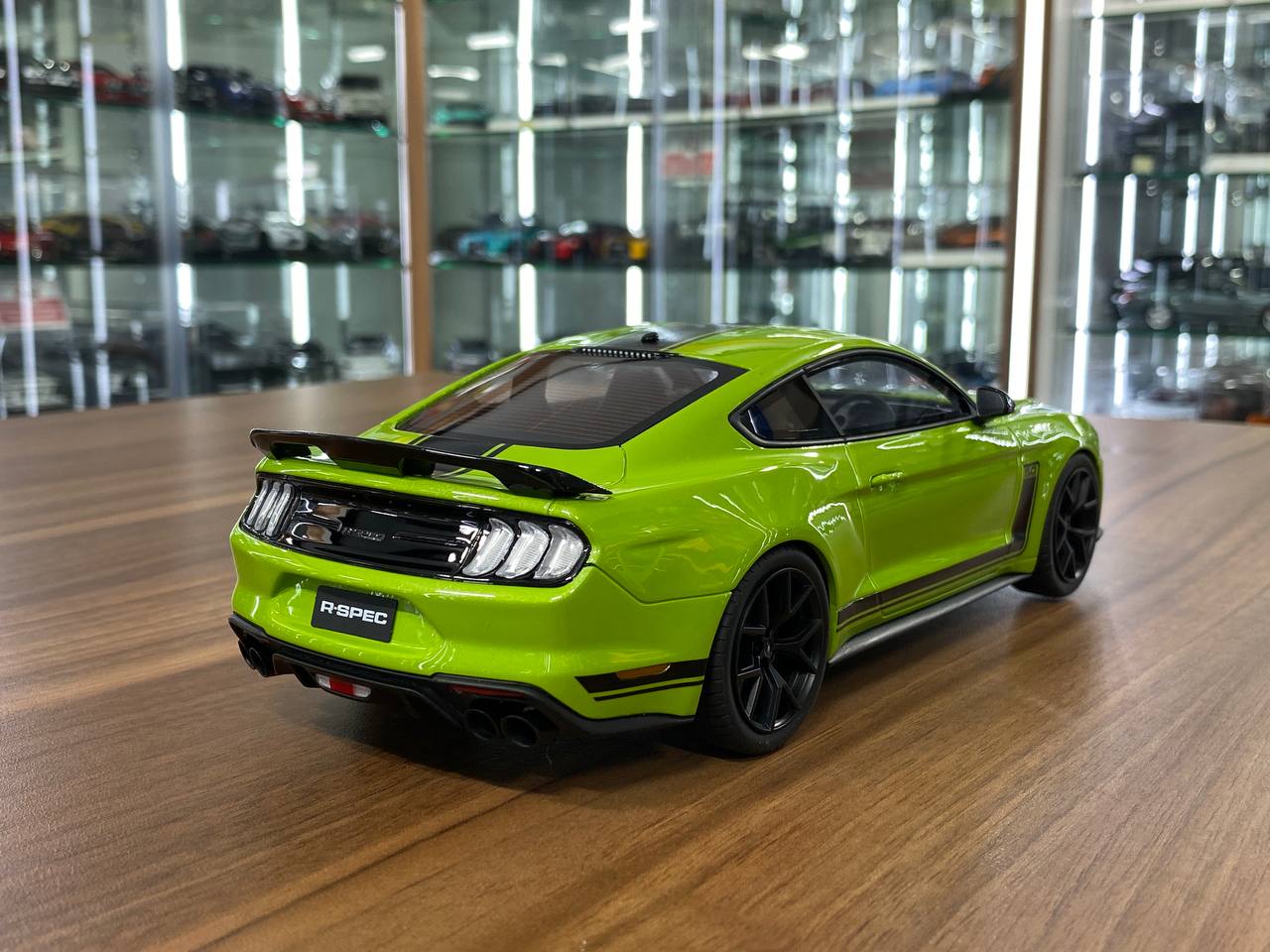 1/18 Resin GT Spirit FORD Mustang R-Spec 2021 Grabber Lime green Limited 057