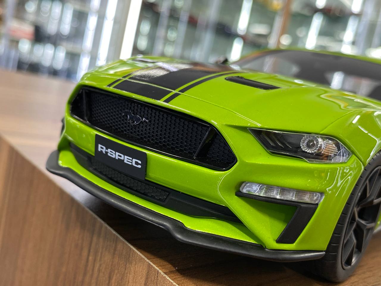 1/18 Resin GT Spirit FORD Mustang R-Spec 2021 Grabber Lime green Limited 057