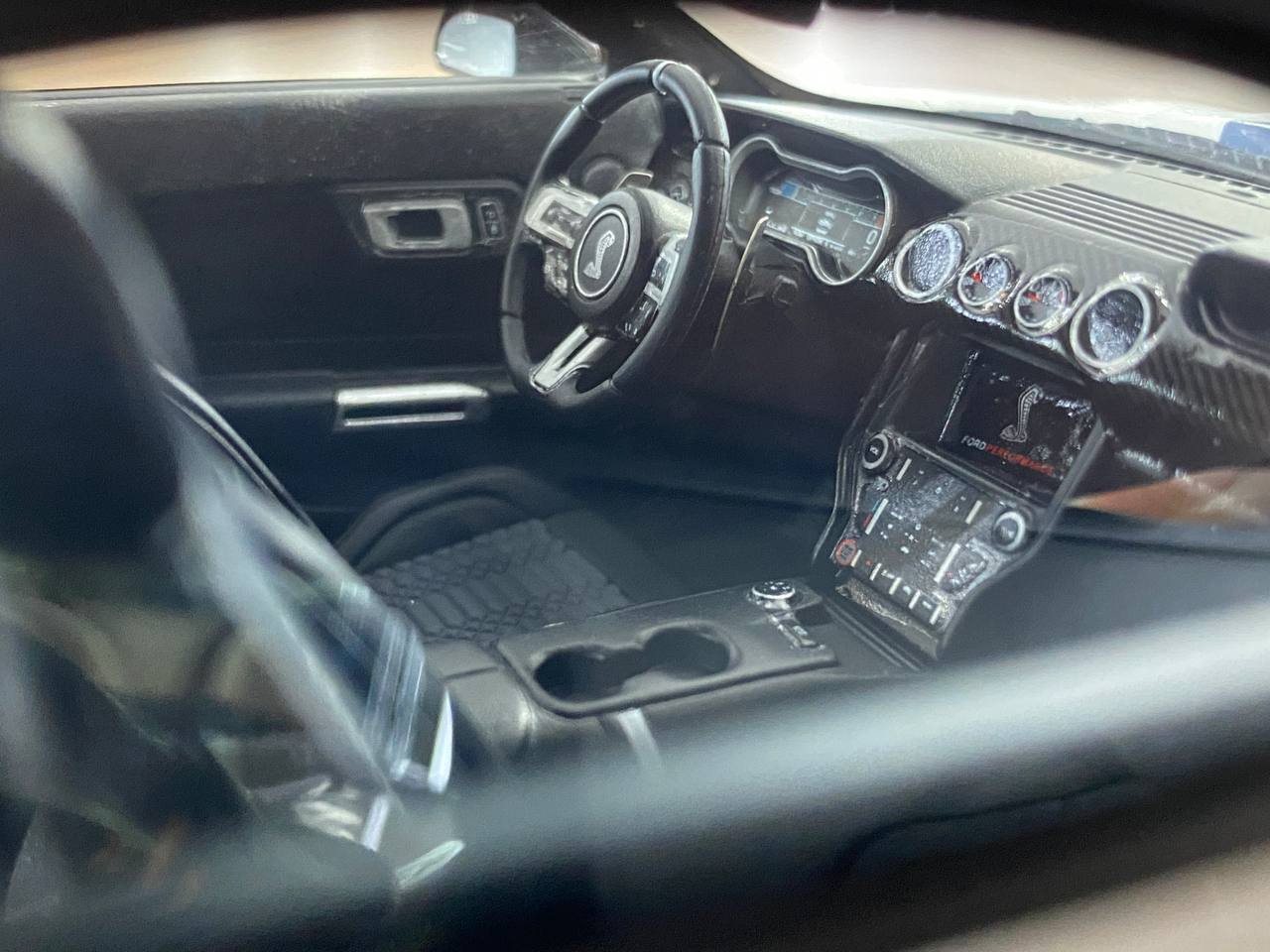 1/18 Resin GT Spirit FORD Mustang Shelby GT500 Drogon Snake 2020 White / Blue stripes Limited 1200 pcs