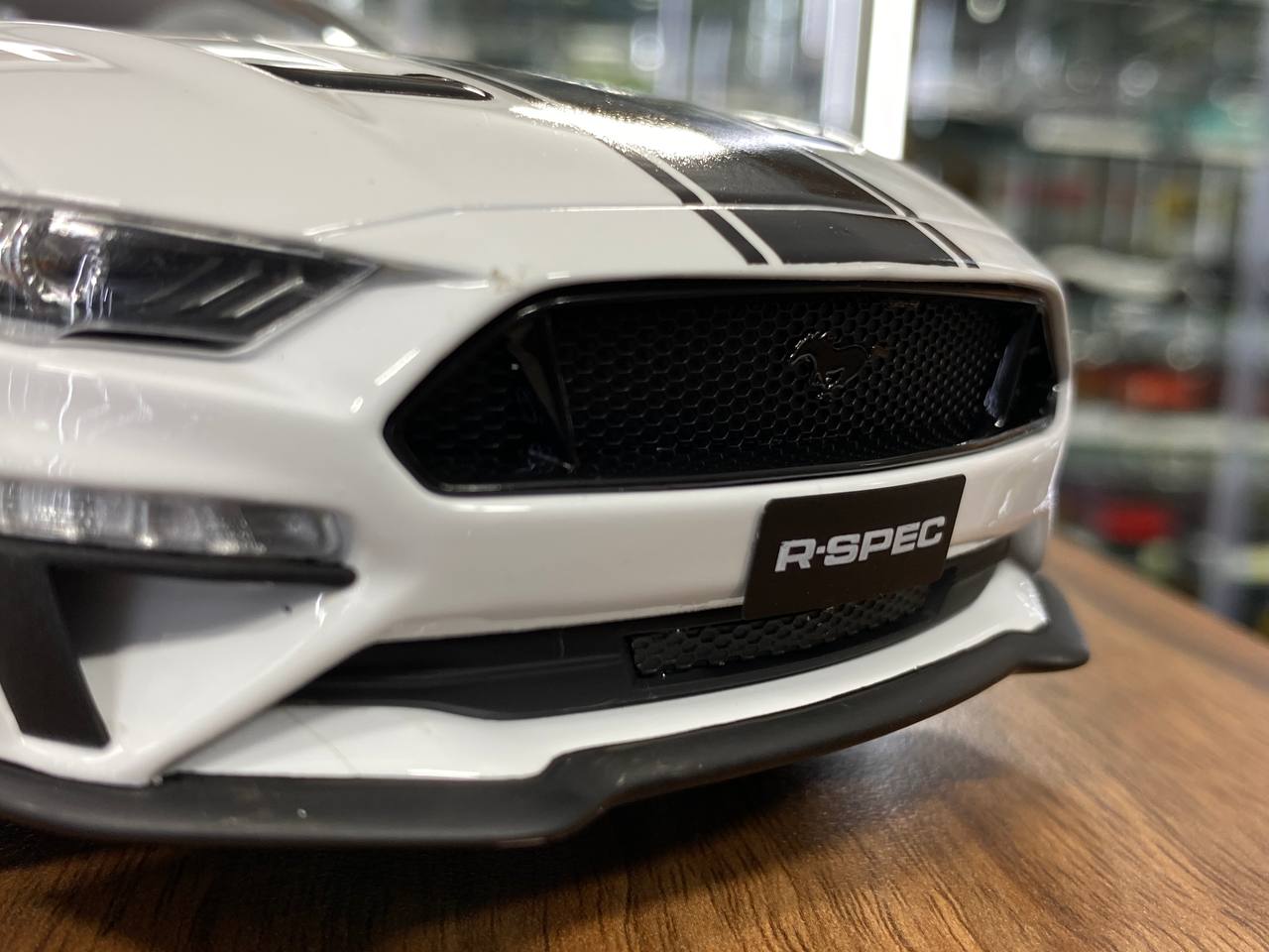 1/18 resin GT Spirit Ford Mustang R-Spec 2021 white/ black stripes Limited 111