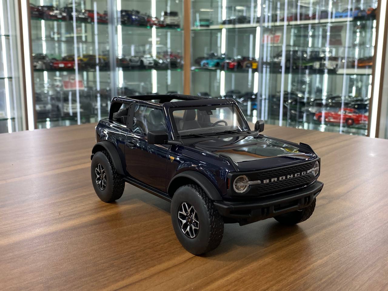 1:18 Resin GT Spirit Ford Bronco Badlands Edition 2022 – Dark Blue