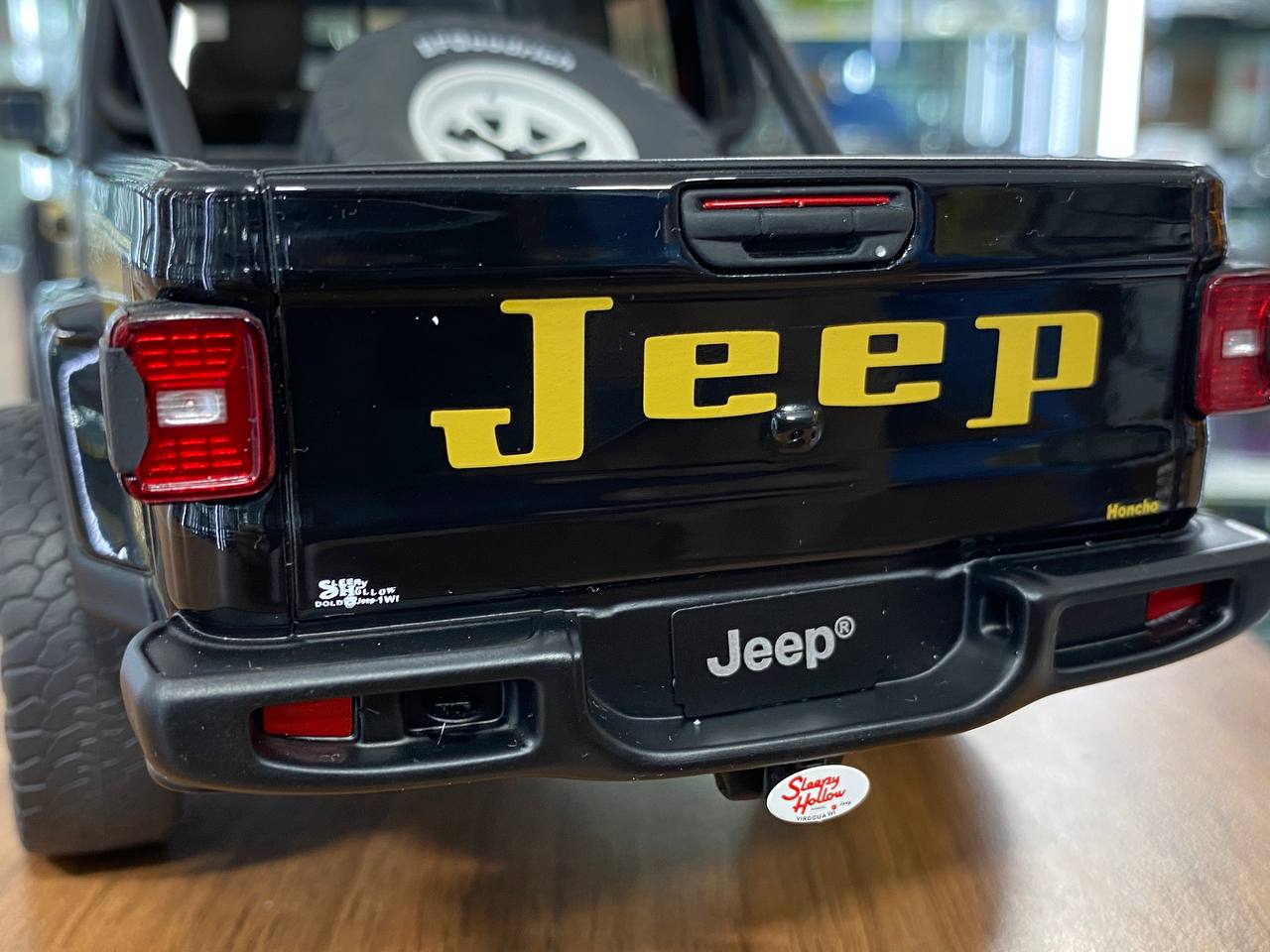 1/18 Resin GT Spirit JEEP Gladiator Honcho 2021 Black yellow Limited 500