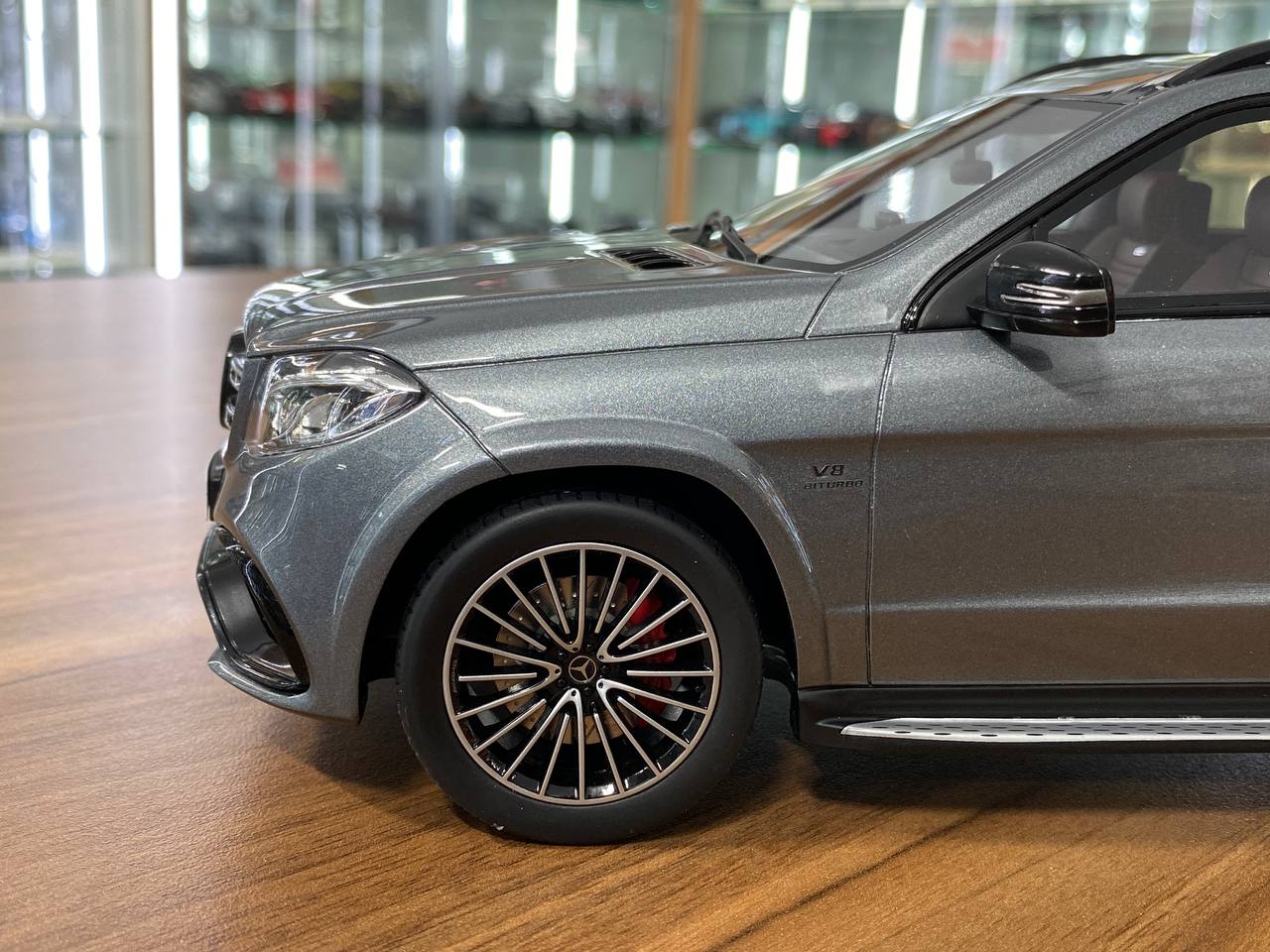 1/18 Resin GT Spirit Mercedes Benz AMG GLS 63 2016 Grey Metallic Limited 500 pcs