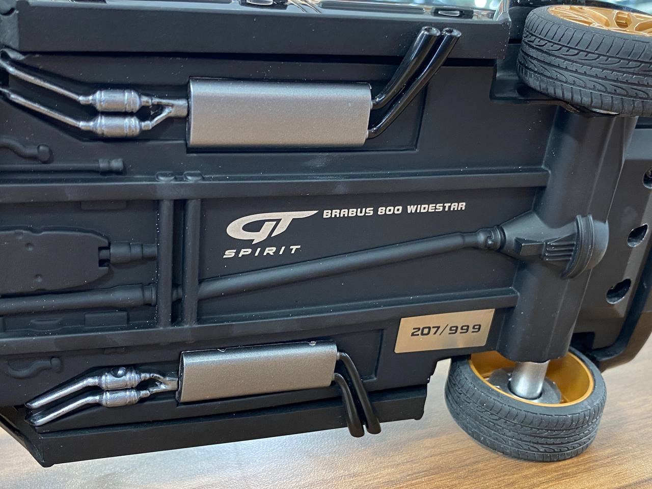 1/18 Resin model GT Spirit Mercedes Benz G 63 BRABUS 800 Widestar black / gold rim