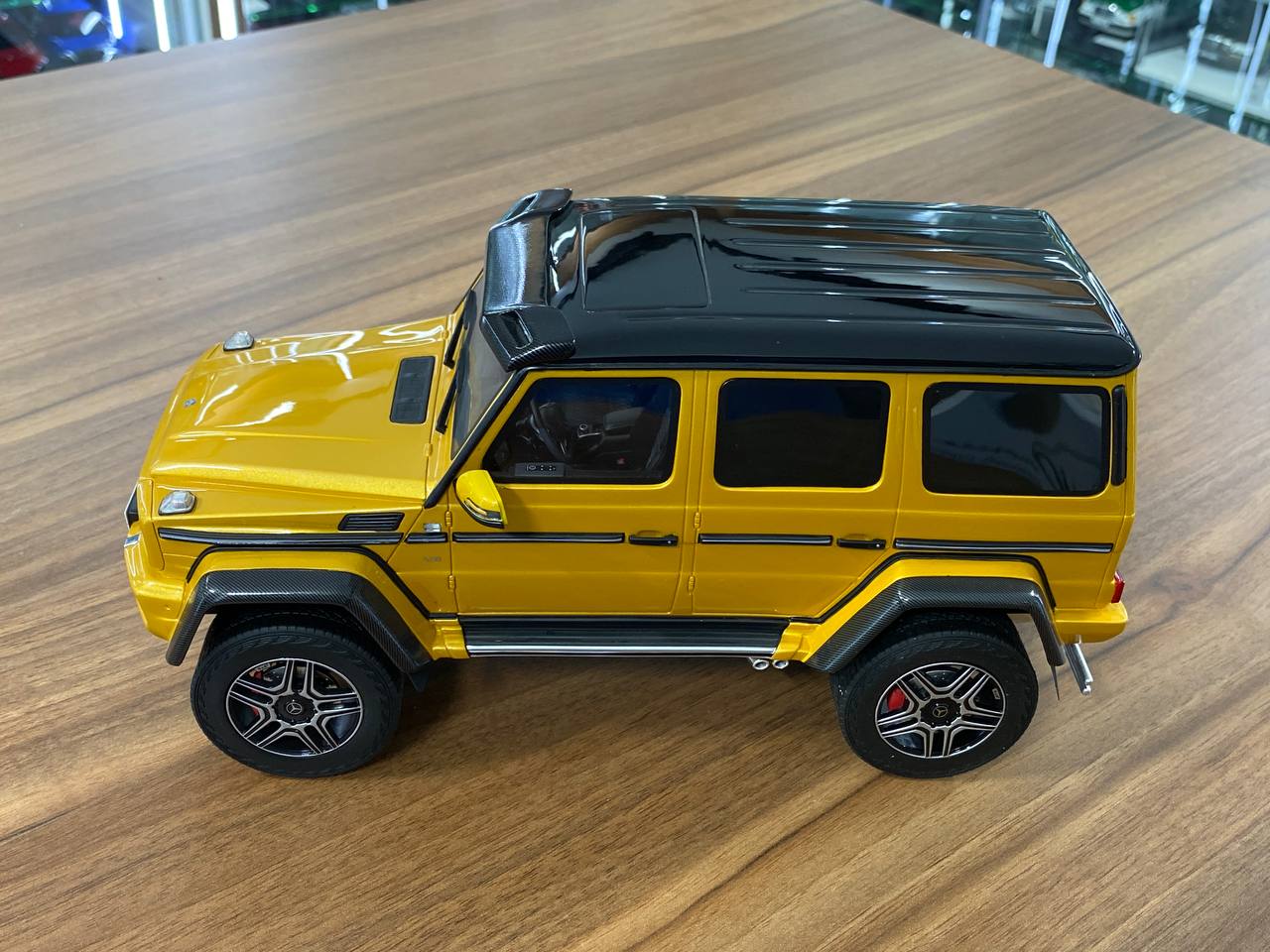 1/18 Resin model GT Spirit Mercedes Benz G500 4x4 Gold Limited 600 pcs