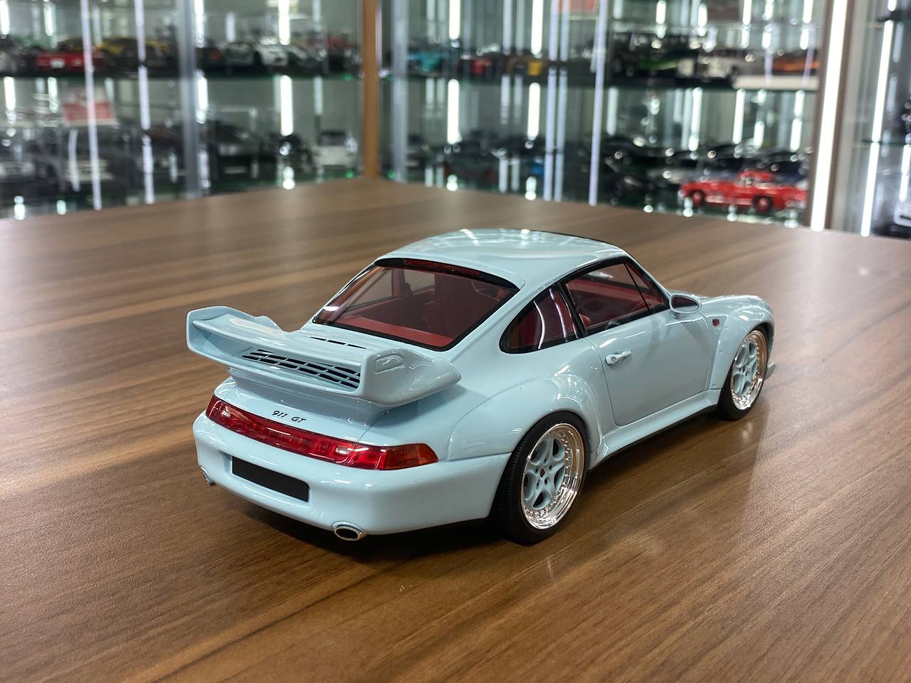 1/18 Resin GT Spirit Porsche 911 (993) GT 1996 light blue Limited 999 pcs