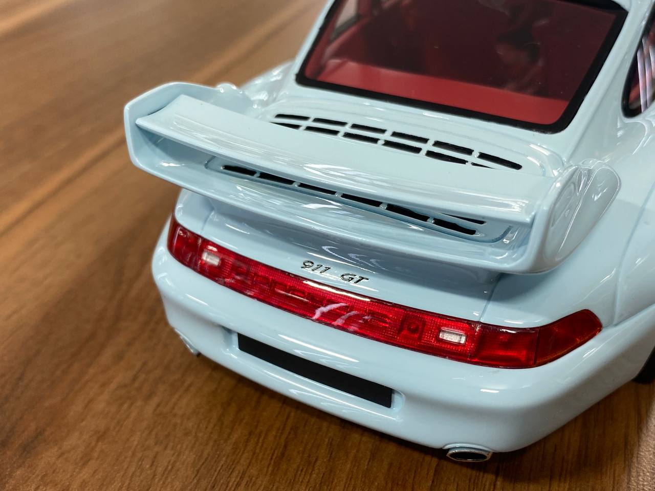1/18 Resin GT Spirit Porsche 911 (993) GT 1996 light blue Limited 999 pcs