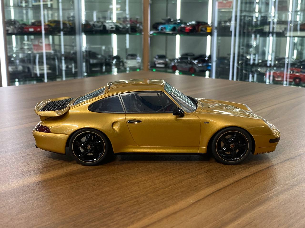 1/18 Resin GT Spirit PORSCHE 911 (993) Turbo S 2018 Project gold Limited 999 pcs