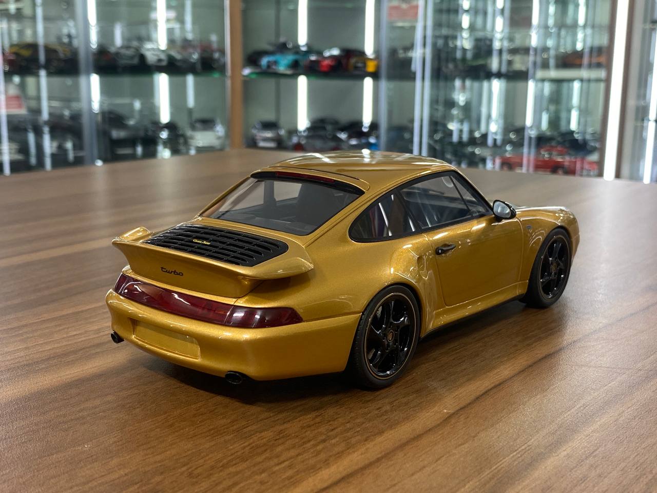 1/18 Resin GT Spirit PORSCHE 911 (993) Turbo S 2018 Project gold Limited 999 pcs