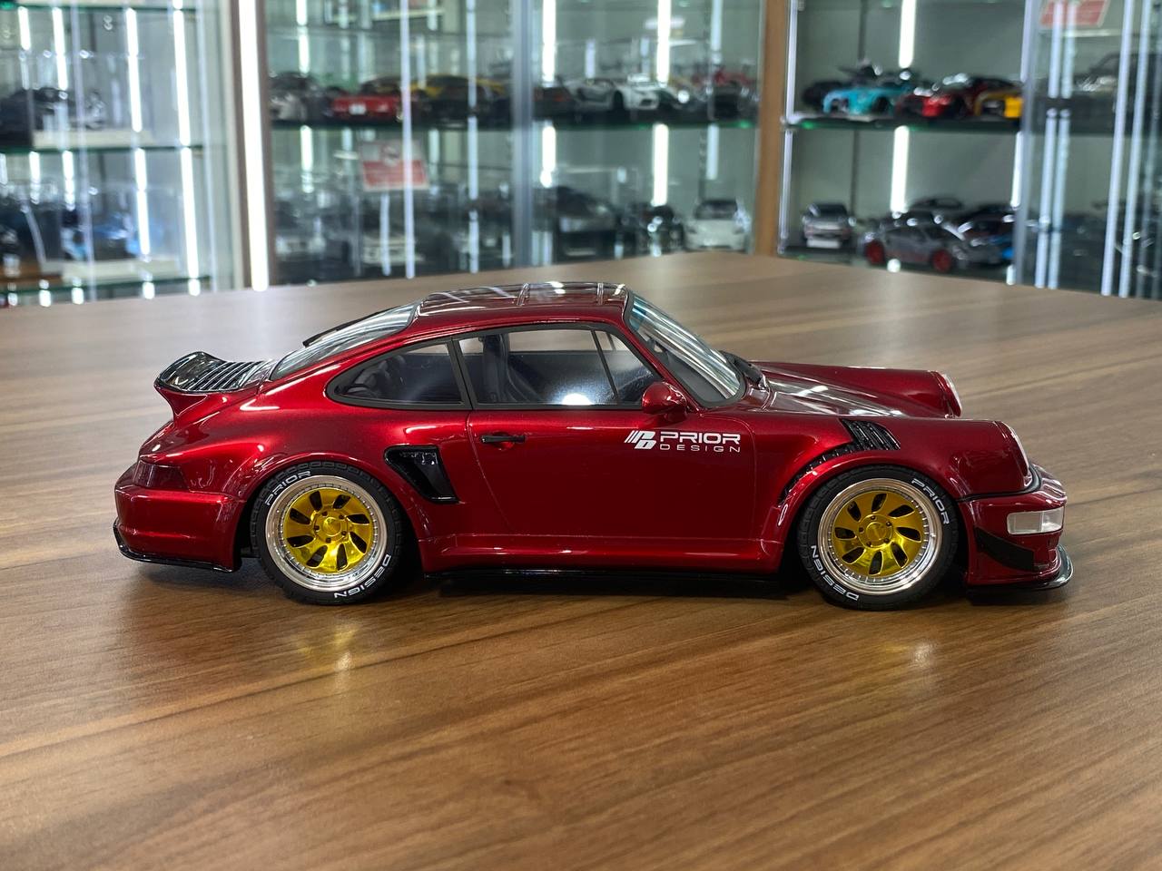 1/18 Resin GT Spirit
PORSCHE 911 (964) PRIOR DESIGN CUSTOM WIDEBODY AERO- KIT
Red metallic
Limited 999 pcs