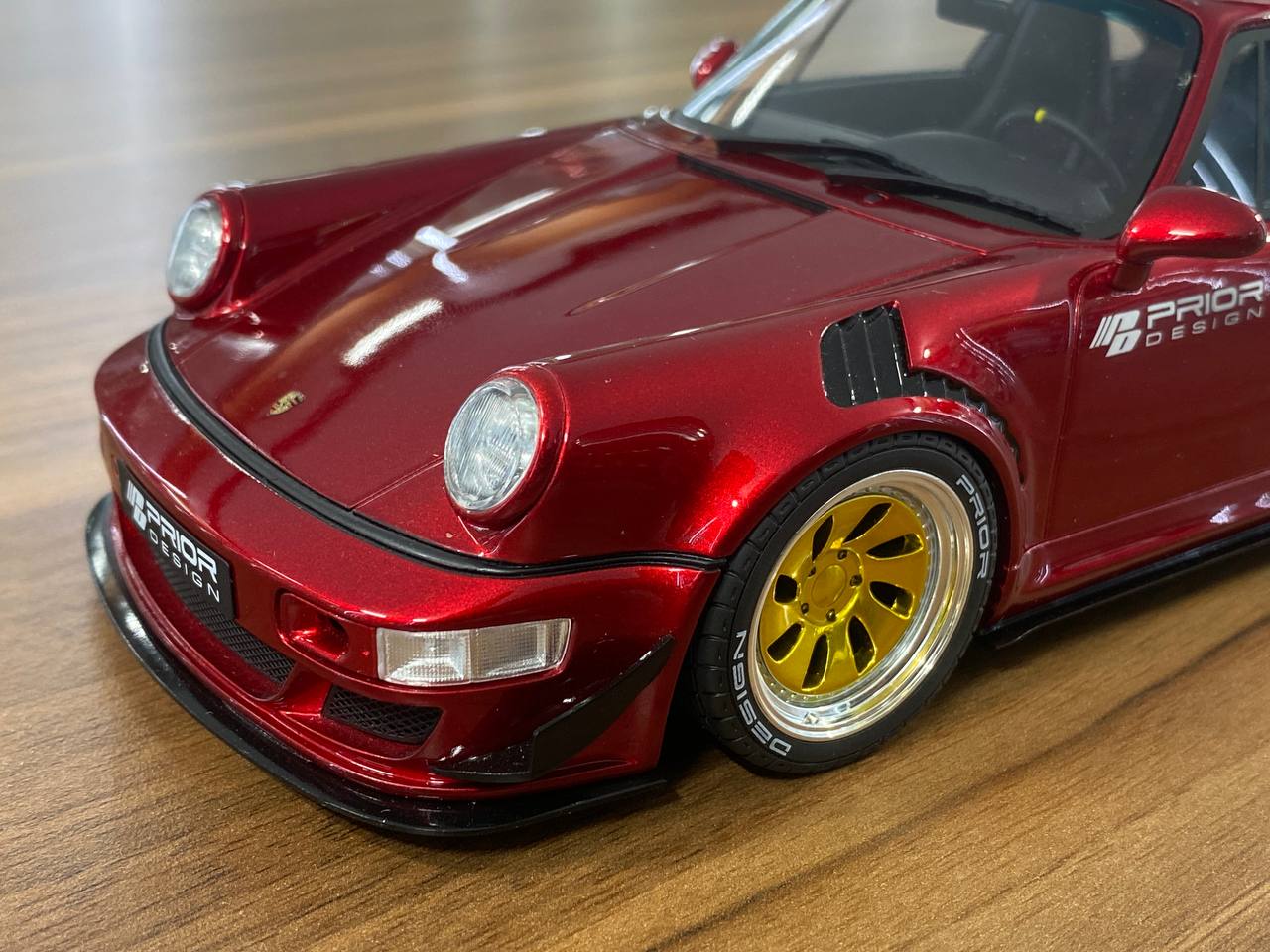 1/18 Resin GT Spirit
PORSCHE 911 (964) PRIOR DESIGN CUSTOM WIDEBODY AERO- KIT
Red metallic
Limited 999 pcs