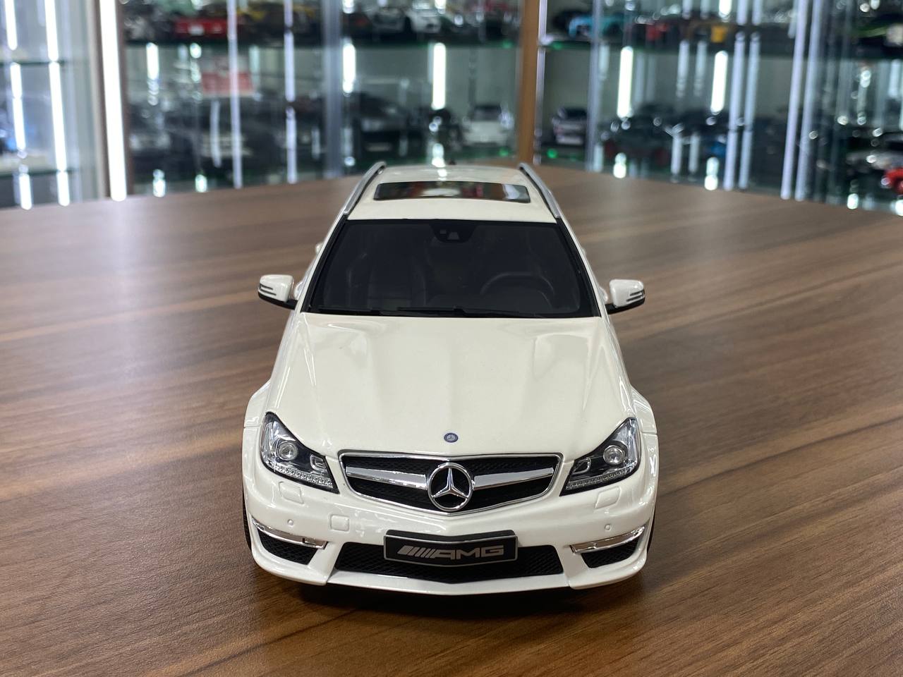 1/18 Resin GT Spirit Mercedes Benz C63 AMG T- Model 2011 white Limited 1250 pcs