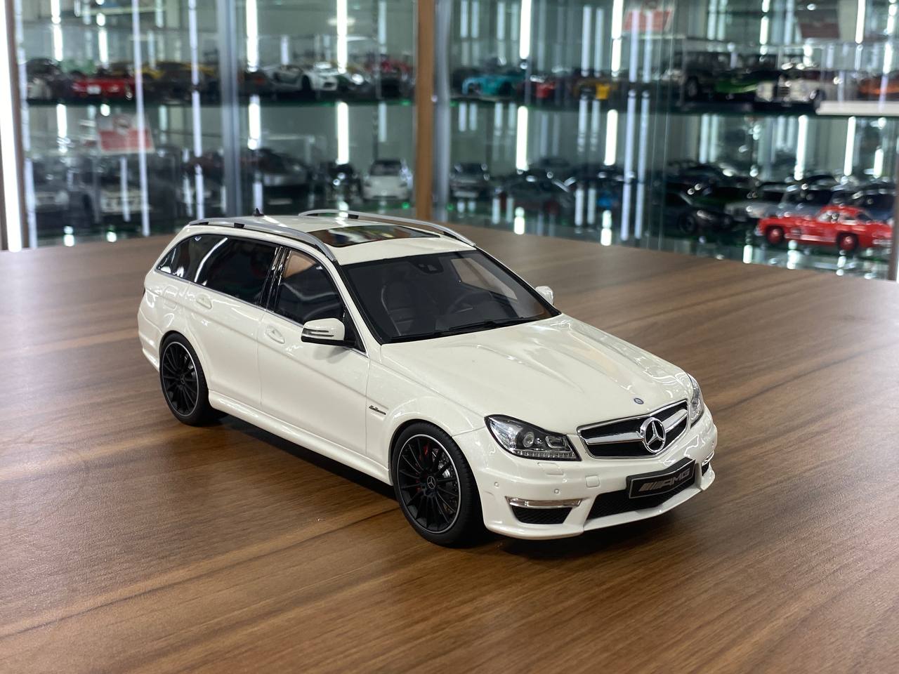 1/18 Resin GT Spirit Mercedes Benz C63 AMG T- Model 2011 white Limited 1250 pcs