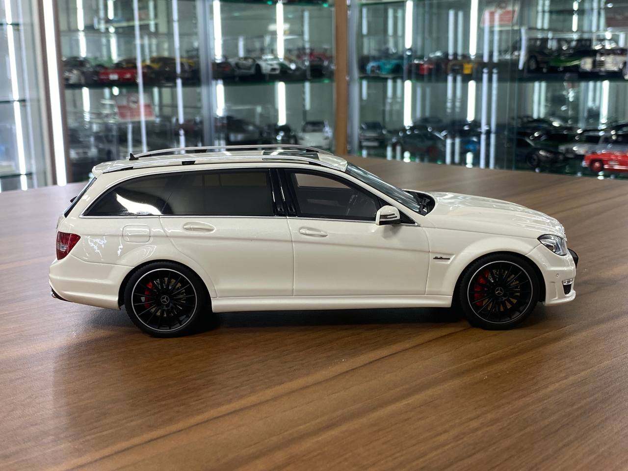 1/18 Resin GT Spirit Mercedes Benz C63 AMG T- Model 2011 white Limited 1250 pcs
