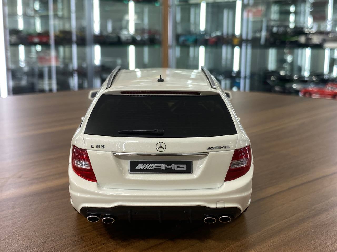 1/18 Resin GT Spirit Mercedes Benz C63 AMG T- Model 2011 white Limited 1250 pcs