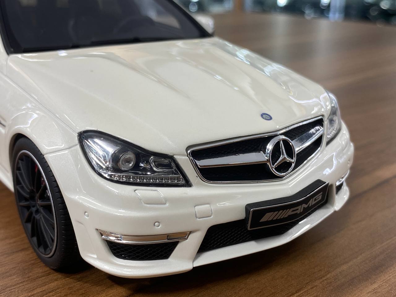1/18 Resin GT Spirit Mercedes Benz C63 AMG T- Model 2011 white Limited 1250 pcs