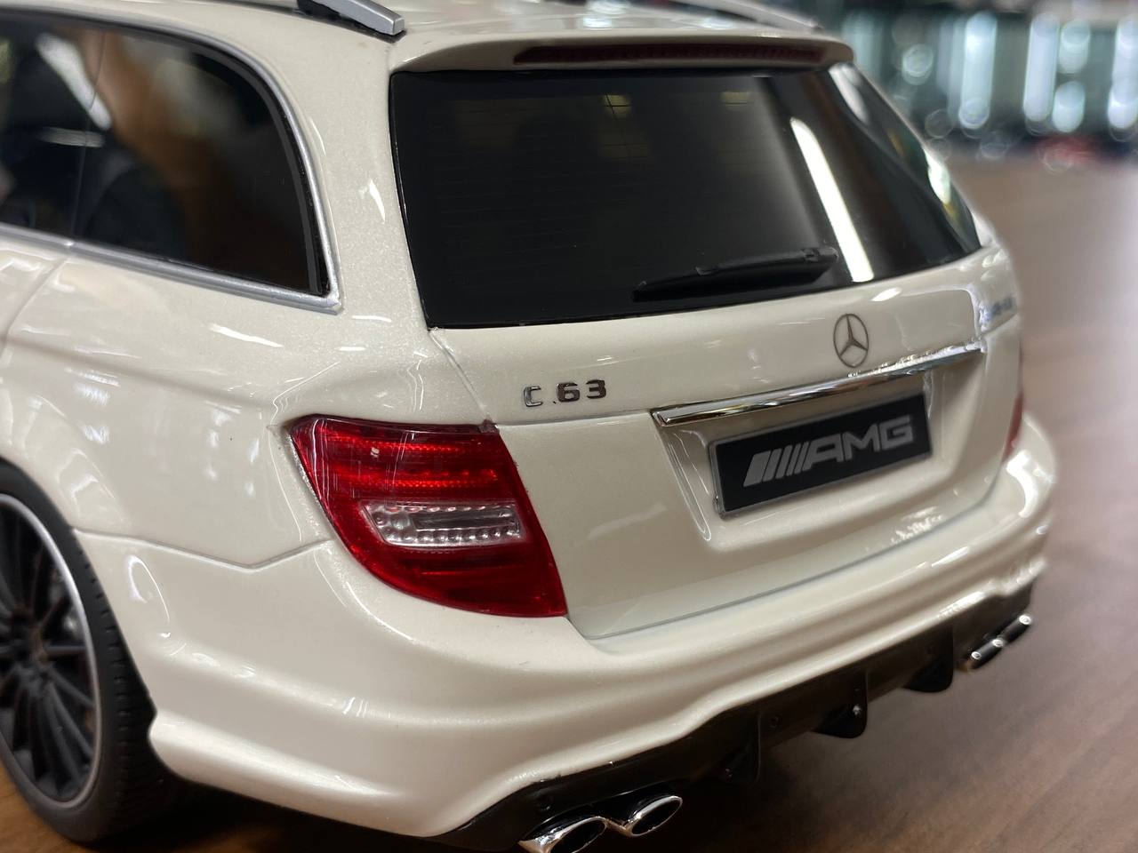 1/18 Resin GT Spirit Mercedes Benz C63 AMG T- Model 2011 white Limited 1250 pcs
