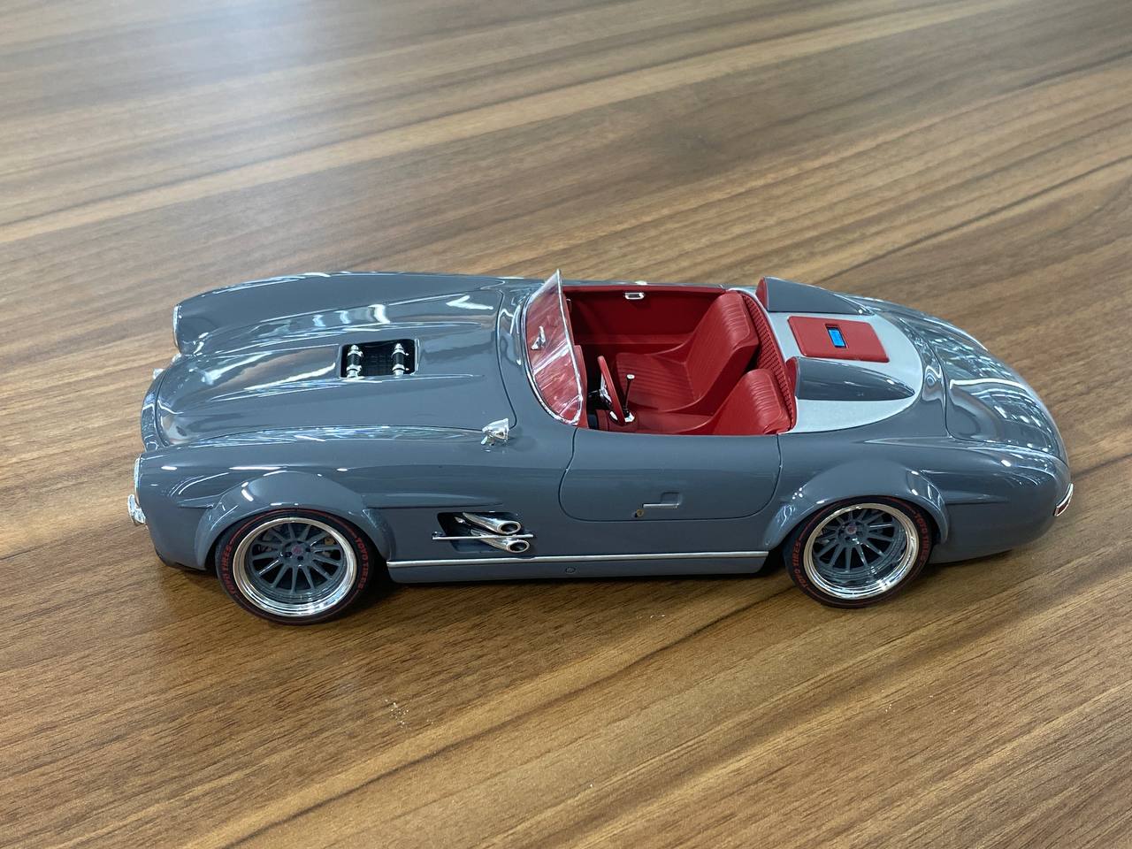 1/18 Resin GT Spirit Mercedes Benz - S-Klub Speedster by Slang500 and JONSIBAL (1964 SL 300) Grey Limited 1300 pcs