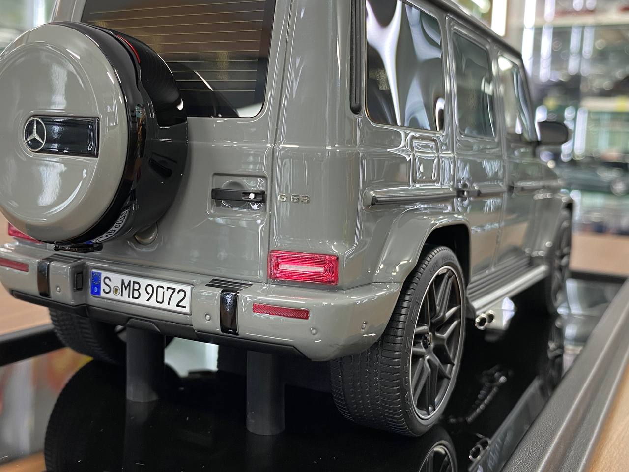 1/18 Resin Motor Helix Mercedes Benz AMG G63 2019 Arabian Gray Limited 99 pcs