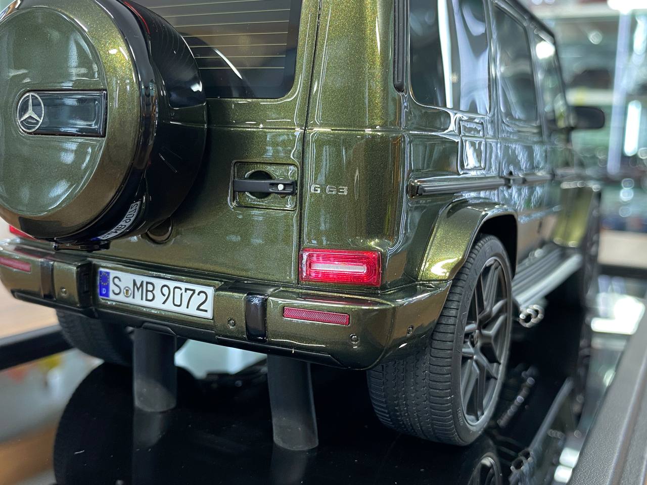 1/18 Resin Motor Helix Mercedes Benz AMG G63 2019 Olive Green Limited 66 pcs