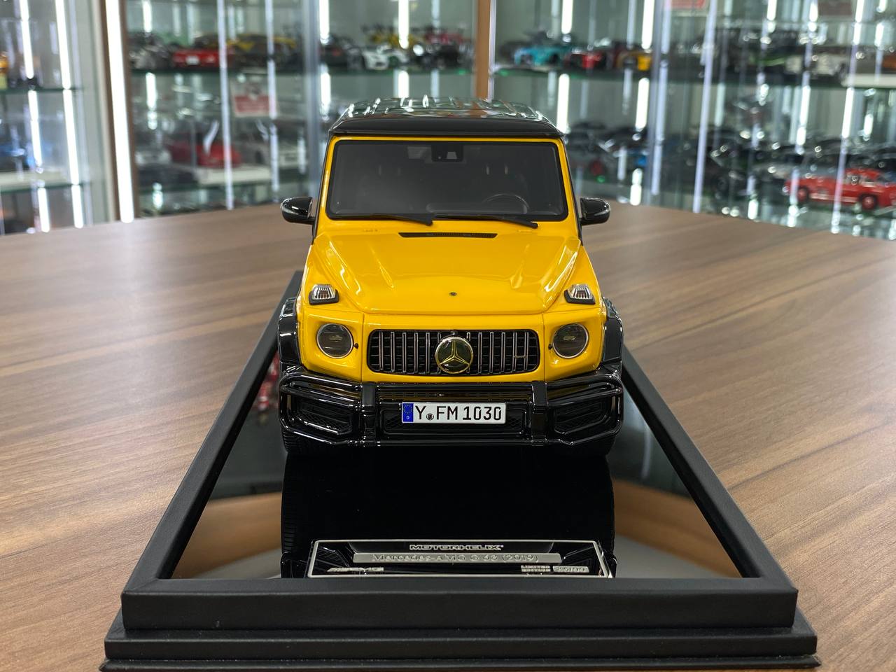 1/18 Resin Motor Helix Mercedes Benz AMG G63 2019 Yellow Limited 99 pcs