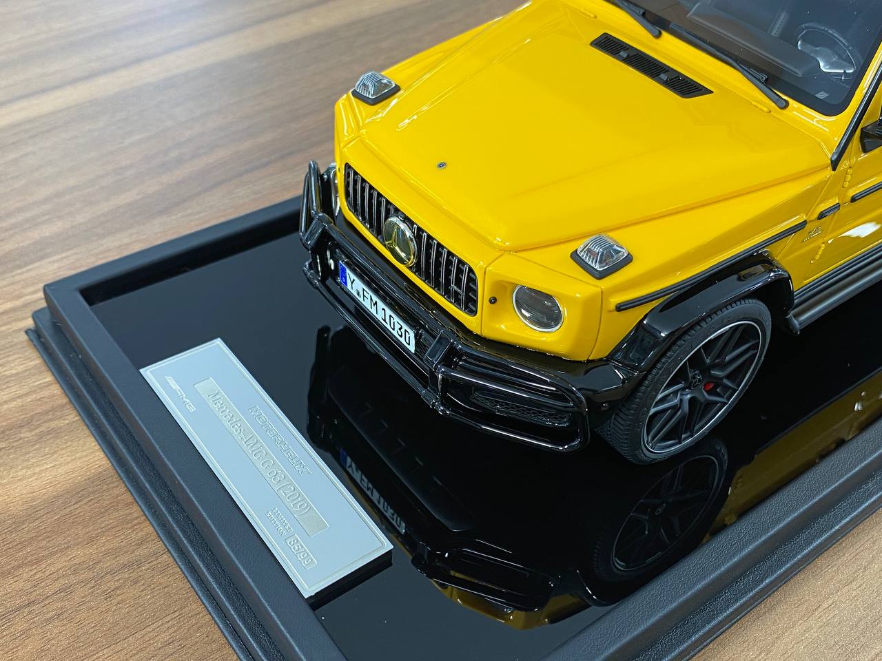 1/18 Resin Motor Helix Mercedes Benz AMG G63 2019 Yellow Limited 99 pcs