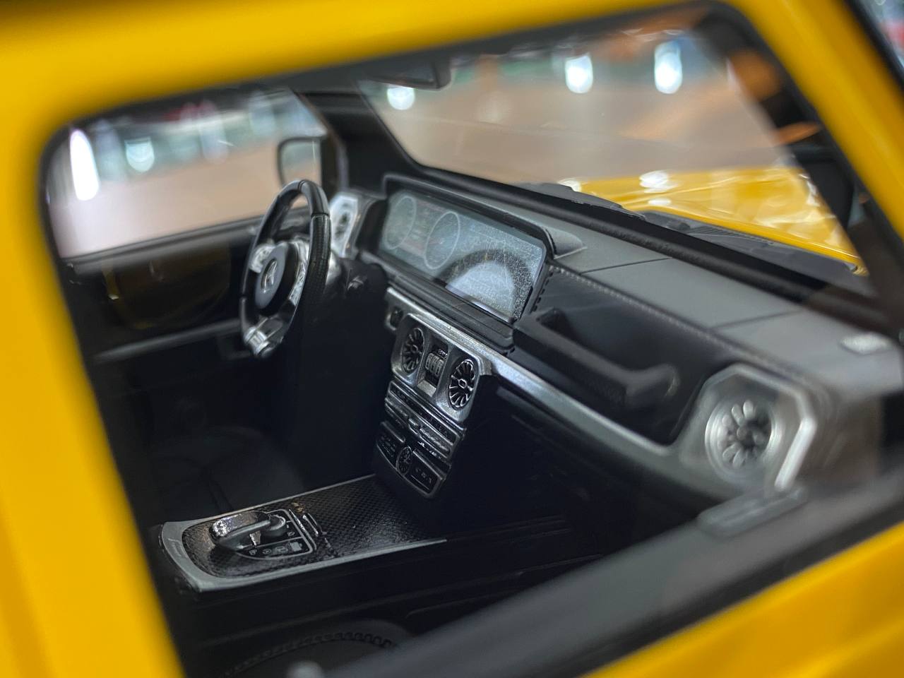 1/18 Resin Motor Helix Mercedes Benz AMG G63 2019 Yellow Limited 99 pcs