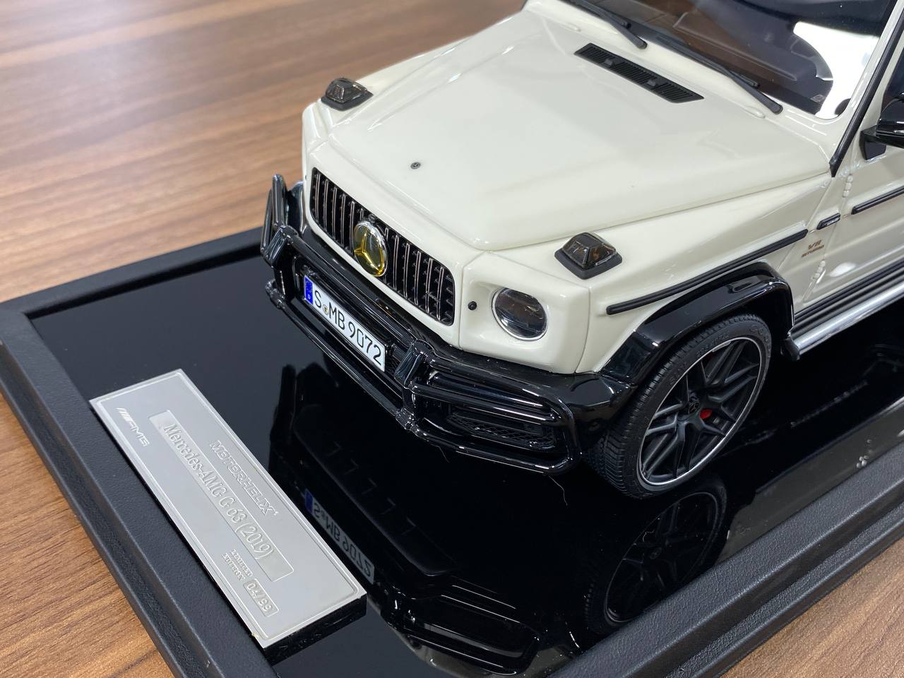1/18 Resin Motor Helix Mercedes Benz AMG G63 2019 White/ black roof Limited 99 pcs