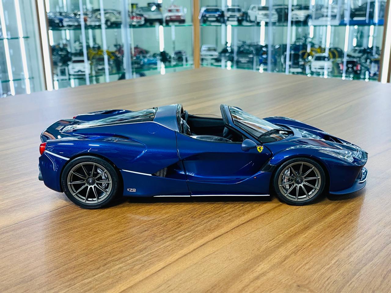 1/18 Diecast BBR Models Ferrari LaFerrari Aperta blue Tour de france Limited Edition